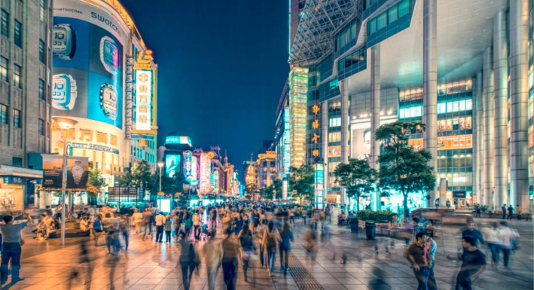 百货烟酒超市外景图百货烟酒超市的外景图，现代都市的繁华缩影